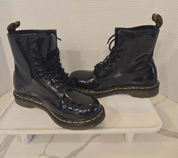 Dr. Martins Womens Black Patent Leather Combat Boots Size 7 - Picture 2 of 9